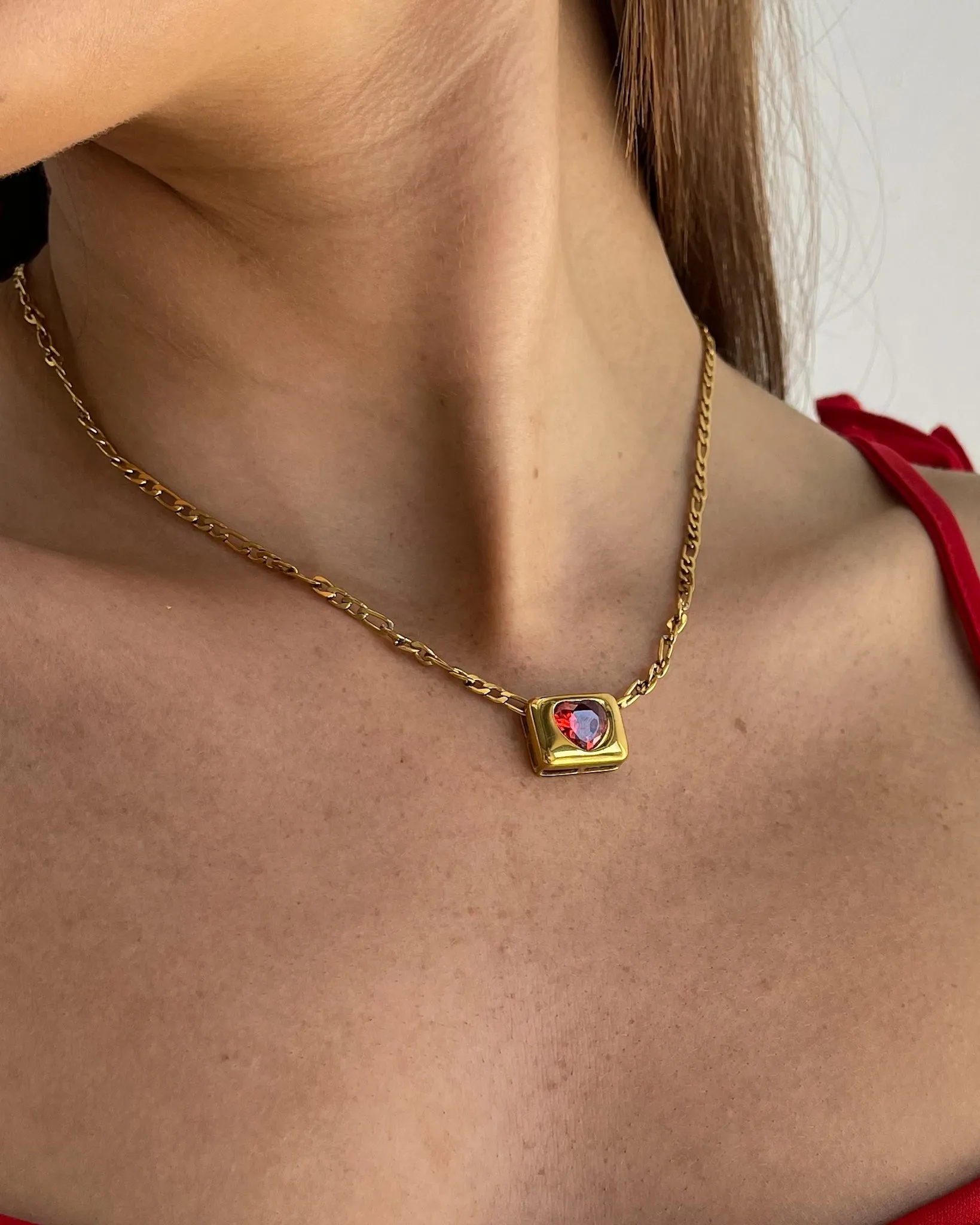 RUBY RED HEART NECKLACE GOLD